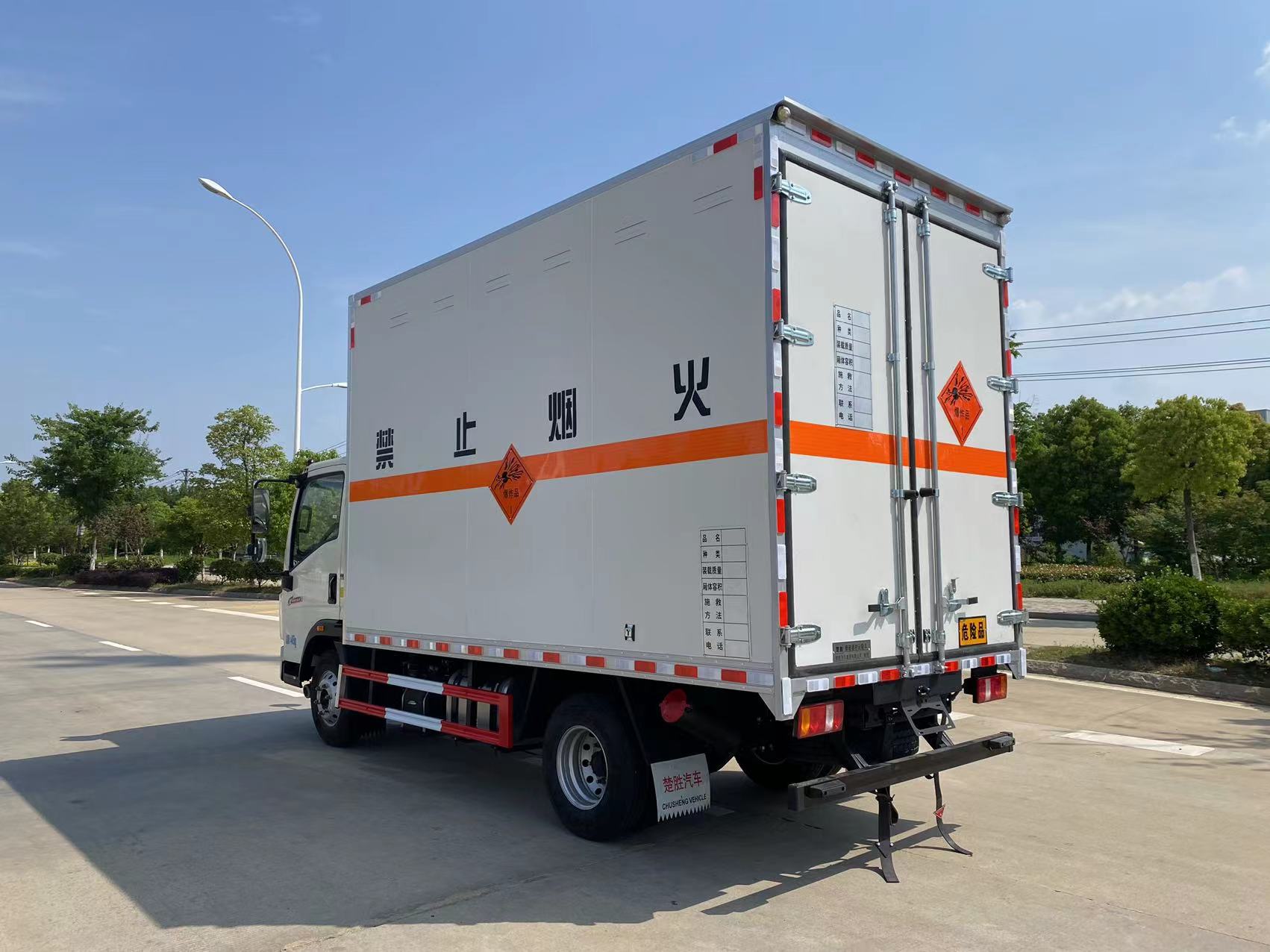 重汽豪沃藍(lán)牌21方煙花爆竹運(yùn)輸車