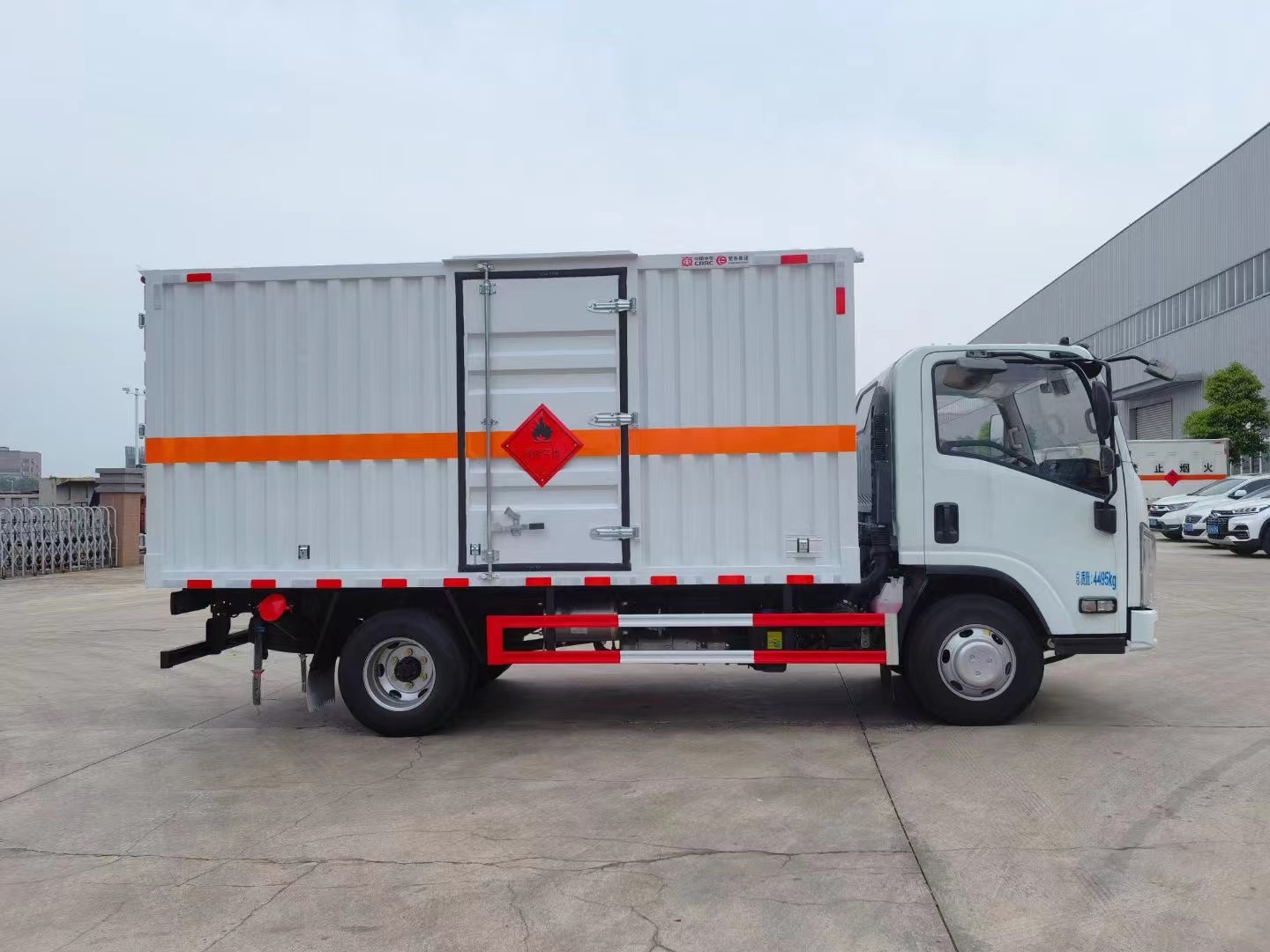 五十鈴藍牌4.15米易燃液體廂式運輸車