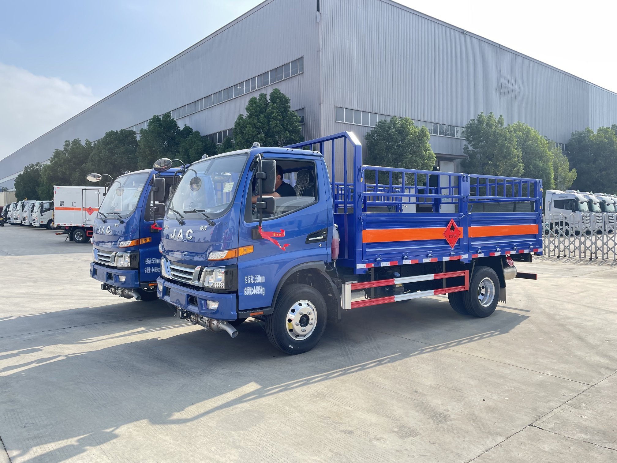 江淮藍(lán)牌4.1米氣瓶運(yùn)輸車