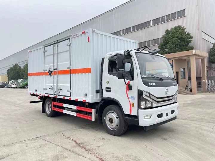 東風多利卡（5.2米）7.2噸腐蝕性物品廂式車