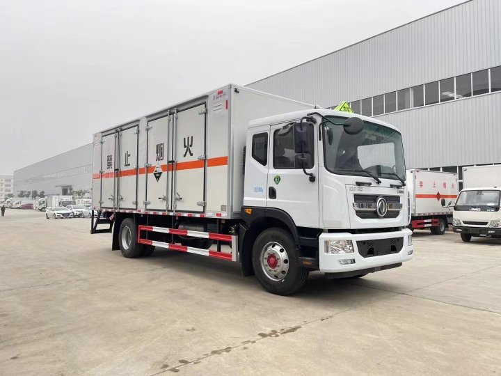 東風多利卡（6.2米/6.8米）腐蝕品廂式車