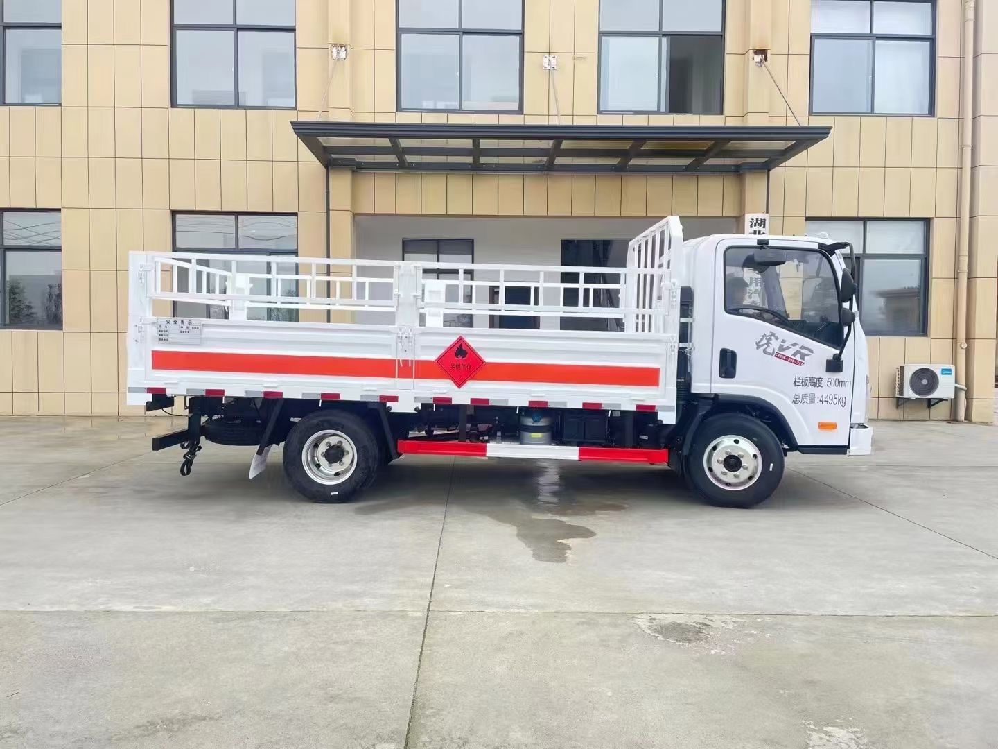 解放藍(lán)牌4.15米氣瓶運(yùn)輸車