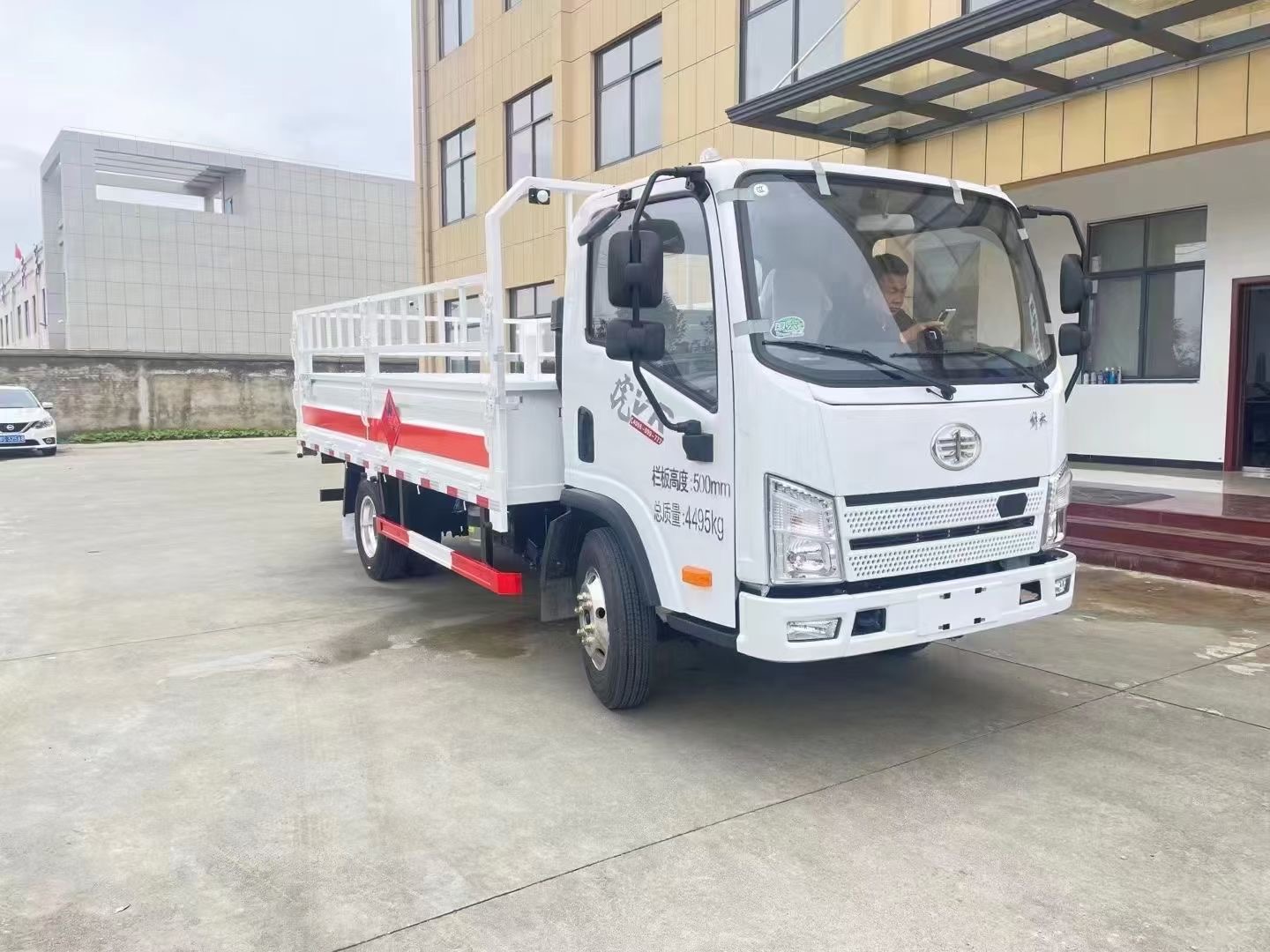 解放藍(lán)牌4.15米氣瓶運(yùn)輸車