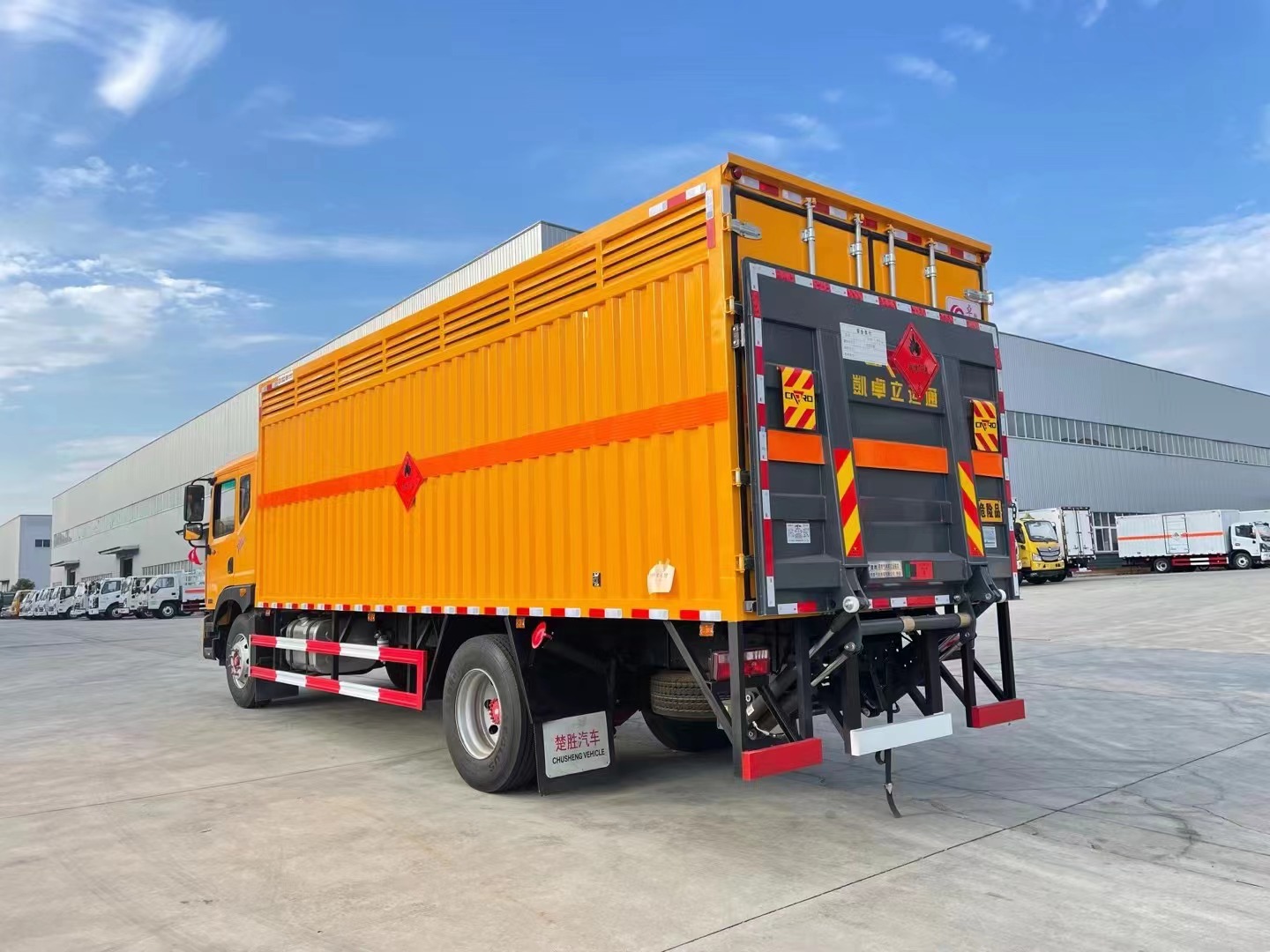 東風(fēng)多利卡7.6米氣體廂式車